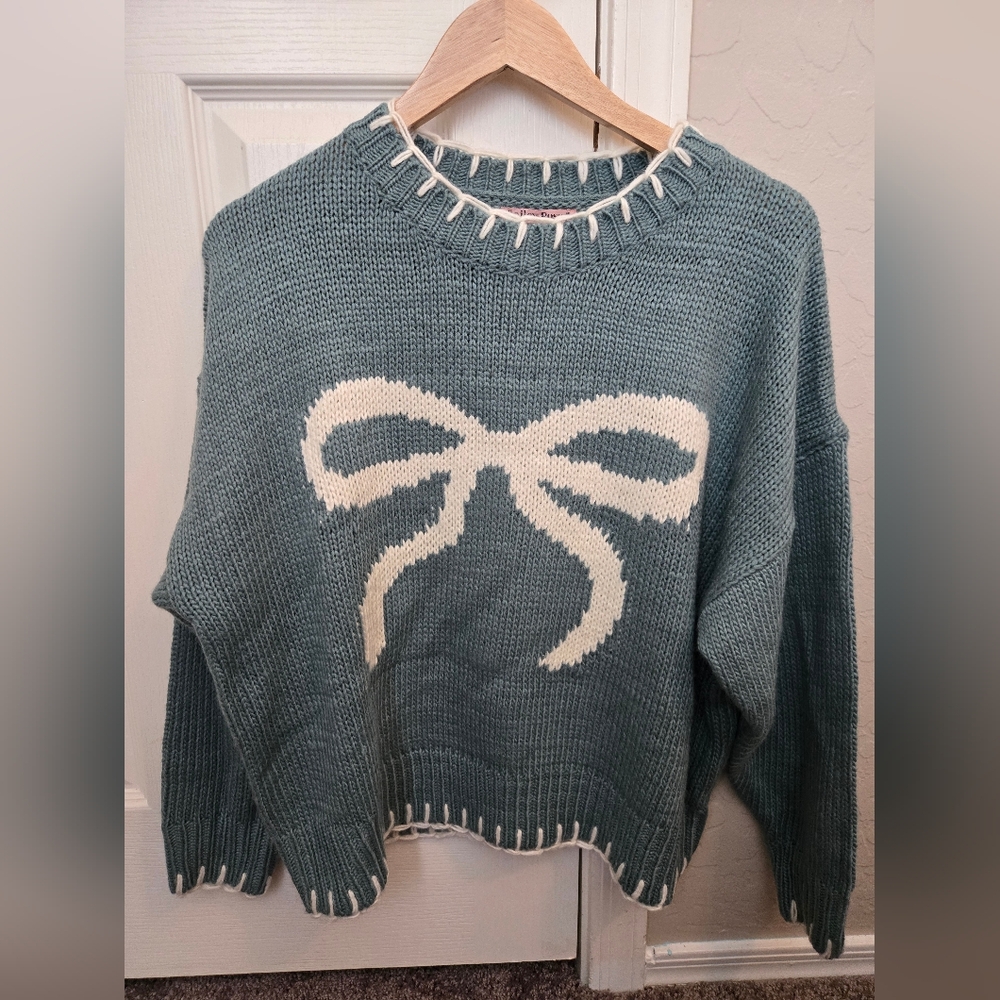 Bow sweater